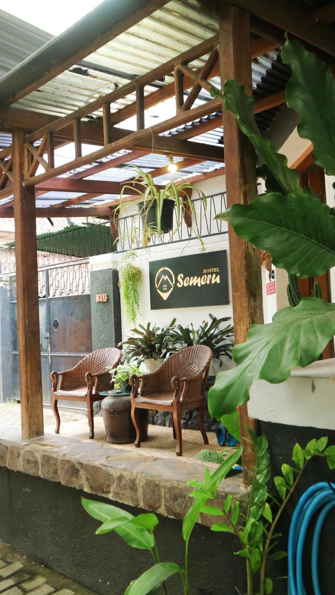 Semeru Hostel Malang (Adults Only) Exterior foto